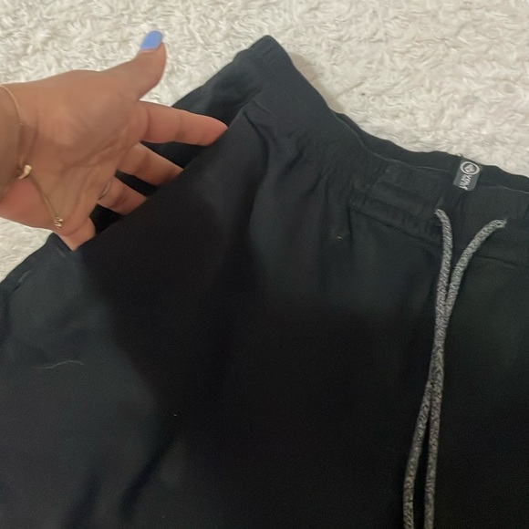 Volcom Black Athletic Shorts with Drawstring Waistband - Picture 10 of 16